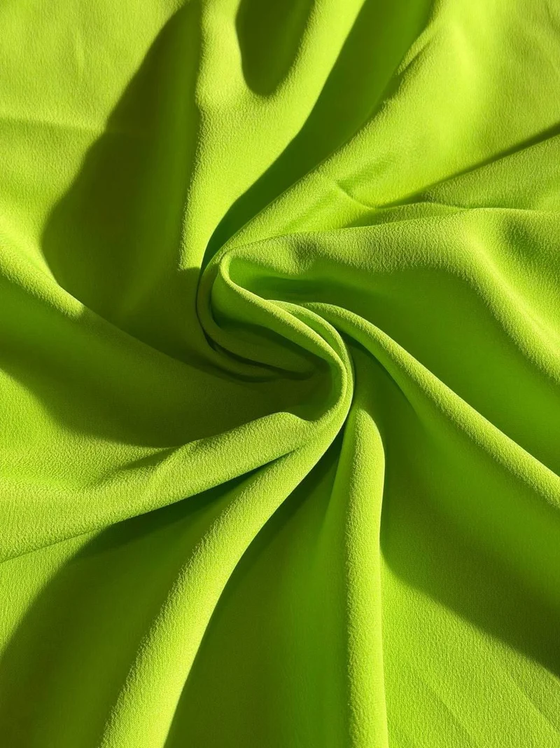 No. 1942 Crepe de Chine limettengrün