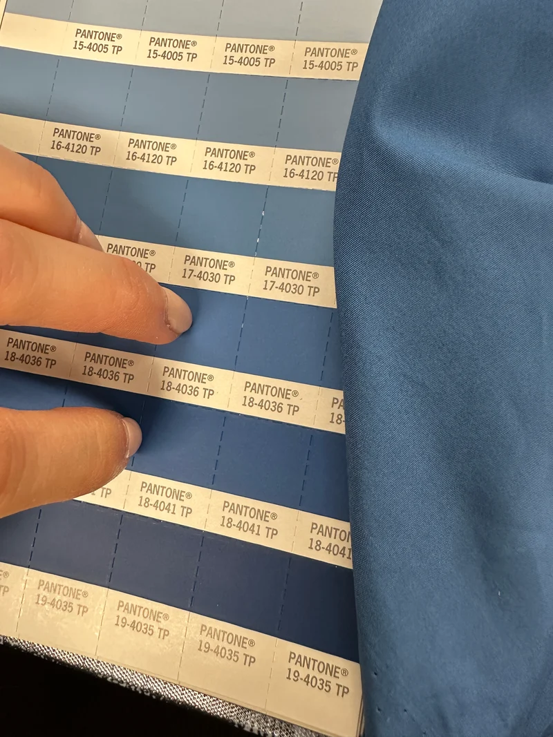 No. 2045 Baumwoll-Poplin mittelblau