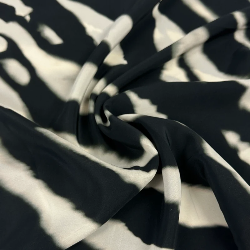 No. 2014 Seidencrepe schwarz weiß