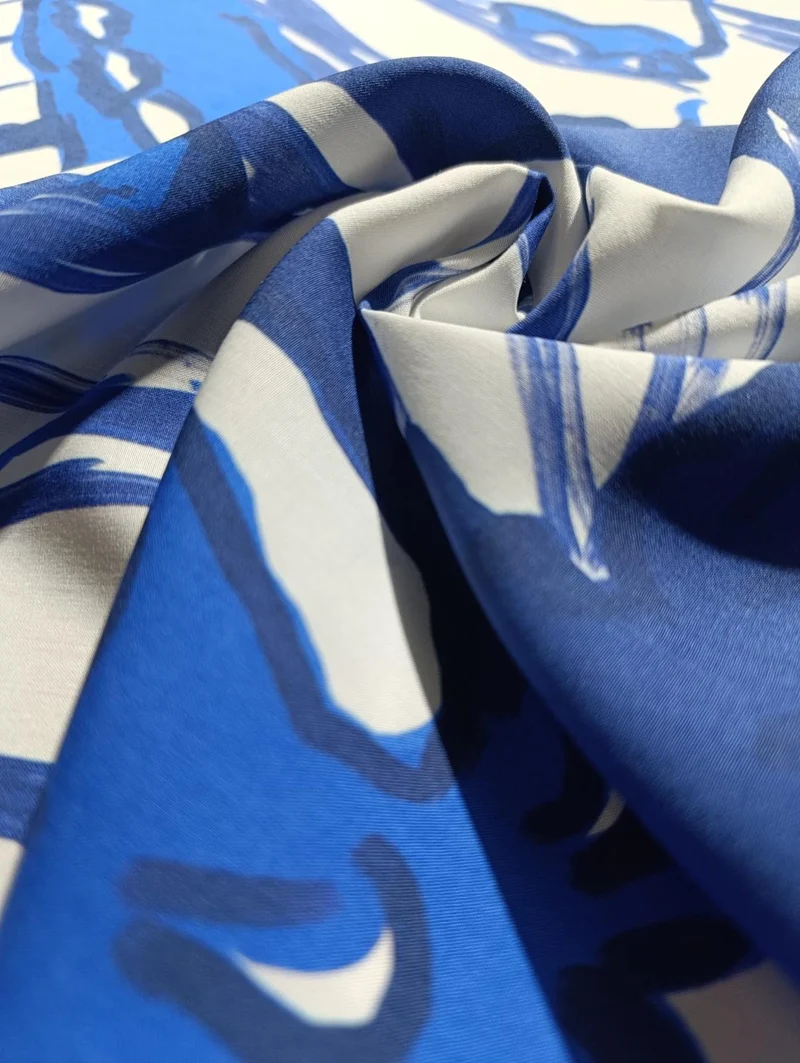 No. 1631 Viskose Druck blaue große Blumen | 0,85m