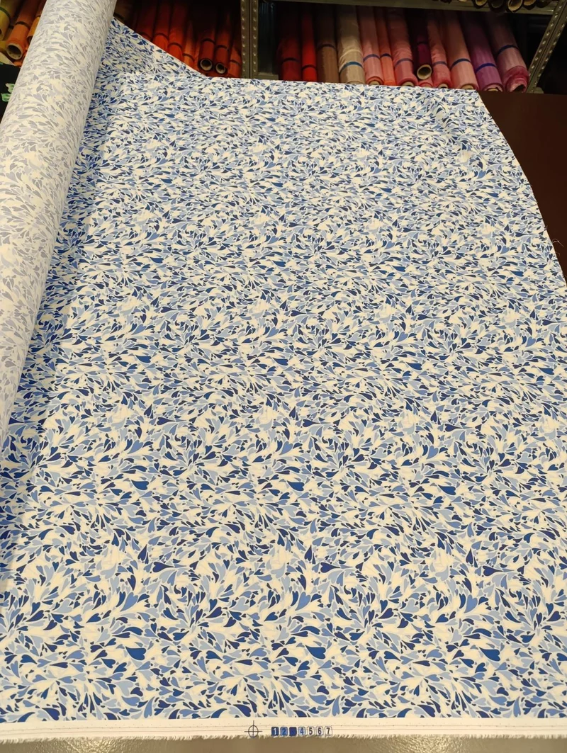 No. 1635 Viskose Druck blaue Herzen | 2,00m