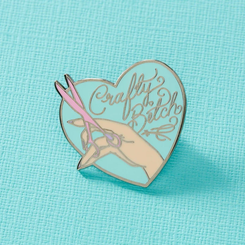 Emaille Pin Craftly Bitch