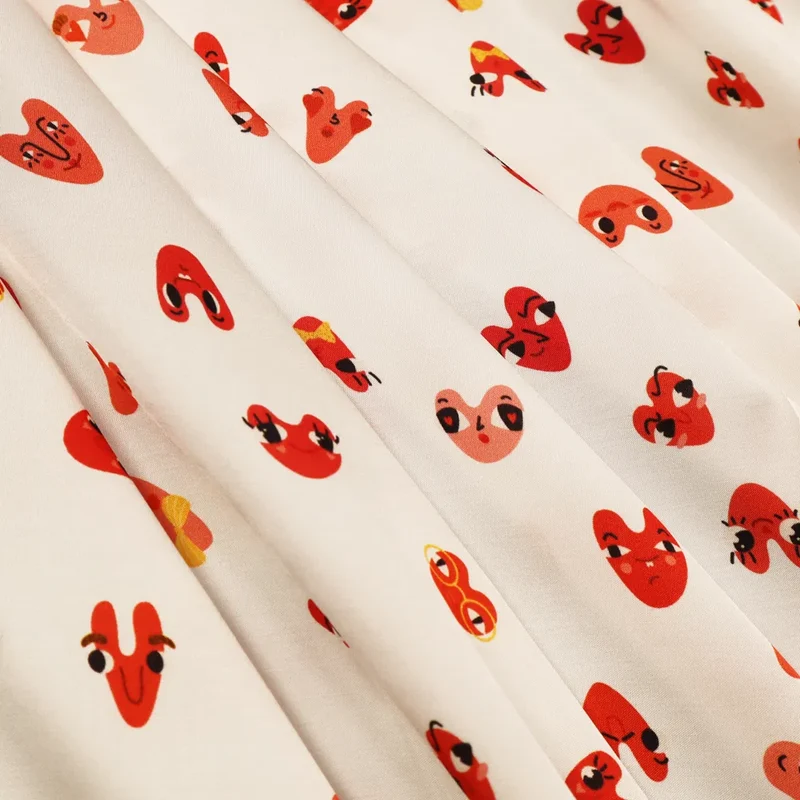 No. 1771 Viskose Satin Emoji Herzchen