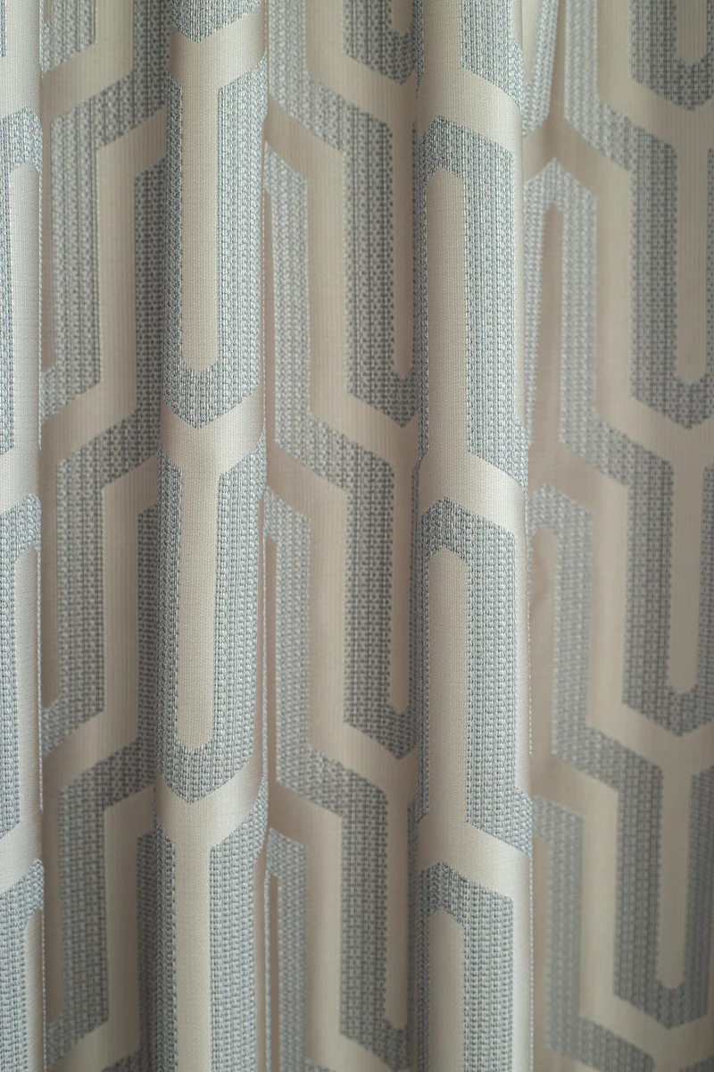 Fertigschal Tiaro beige / silber mit verdeckter Schlaufe BxH 140x245cm
