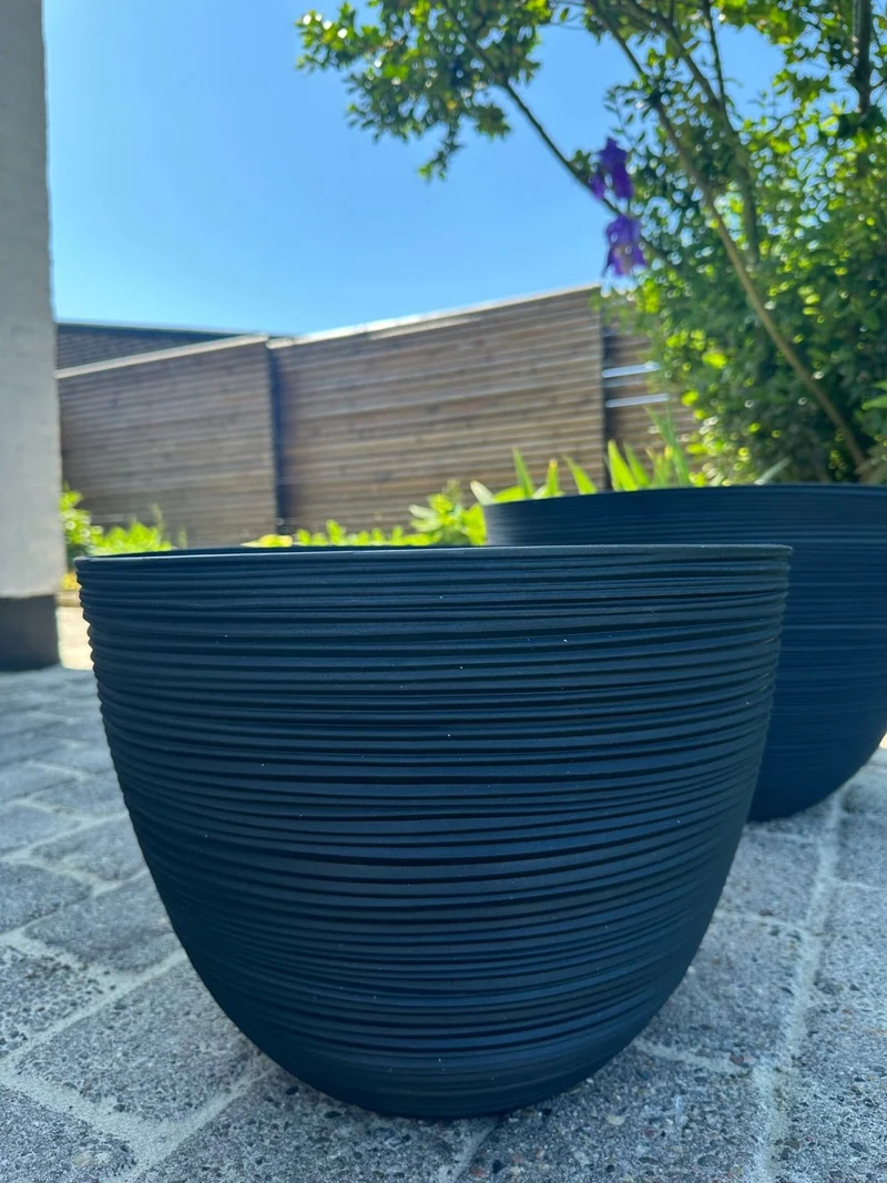 Pflanzkübel mit Rillen – Black XXL