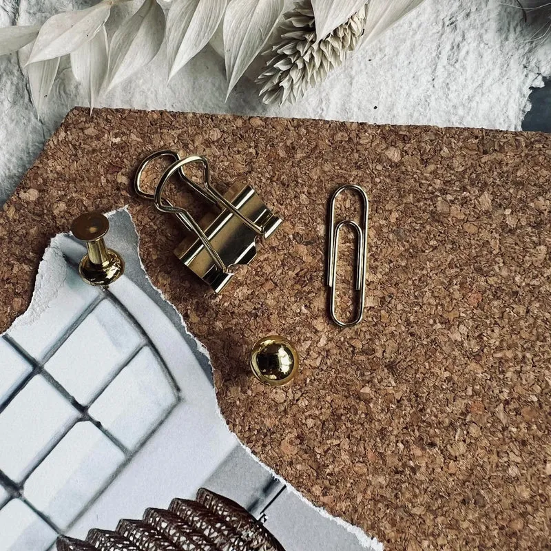 Mix-Box mit Reißzwecken, Clips u.Ä. - Gold