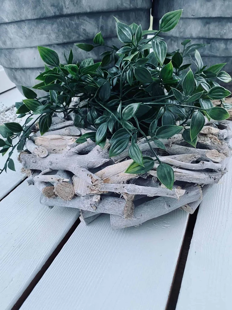 Dekorationskranz aus Naturzweigen