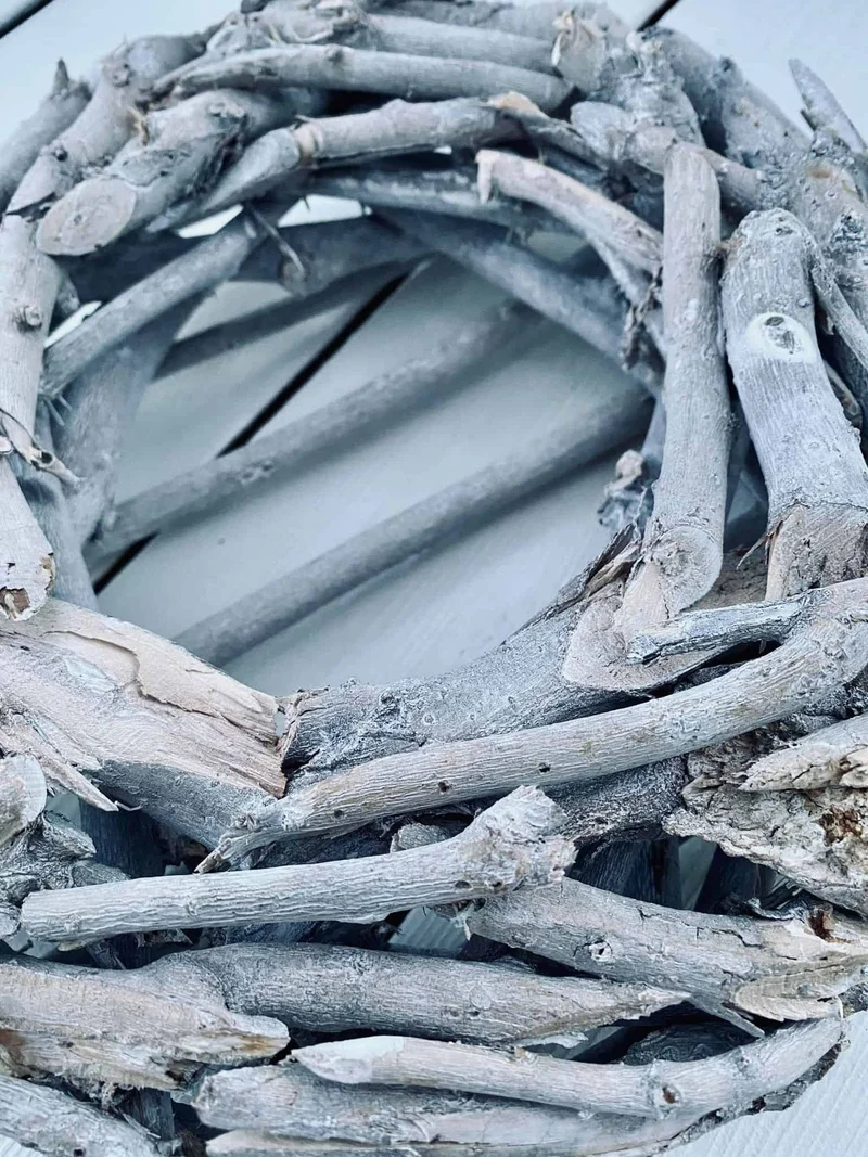 Dekorationskranz aus Naturzweigen