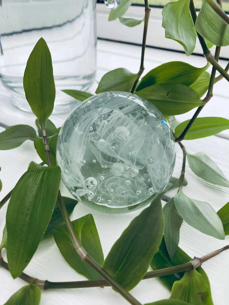 Schöne Glaskugel aus klarem Glas - Briefbeschwerer