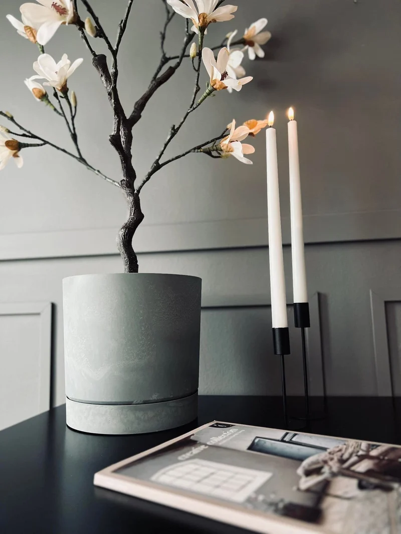 Blumentopf in Betonoptik - Bewässerungssystem im Boden - Grau