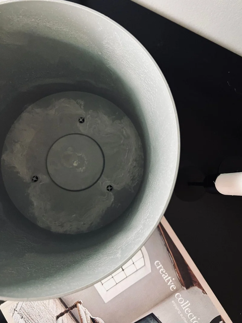 Blumentopf in Betonoptik - Bewässerungssystem im Boden - Grau