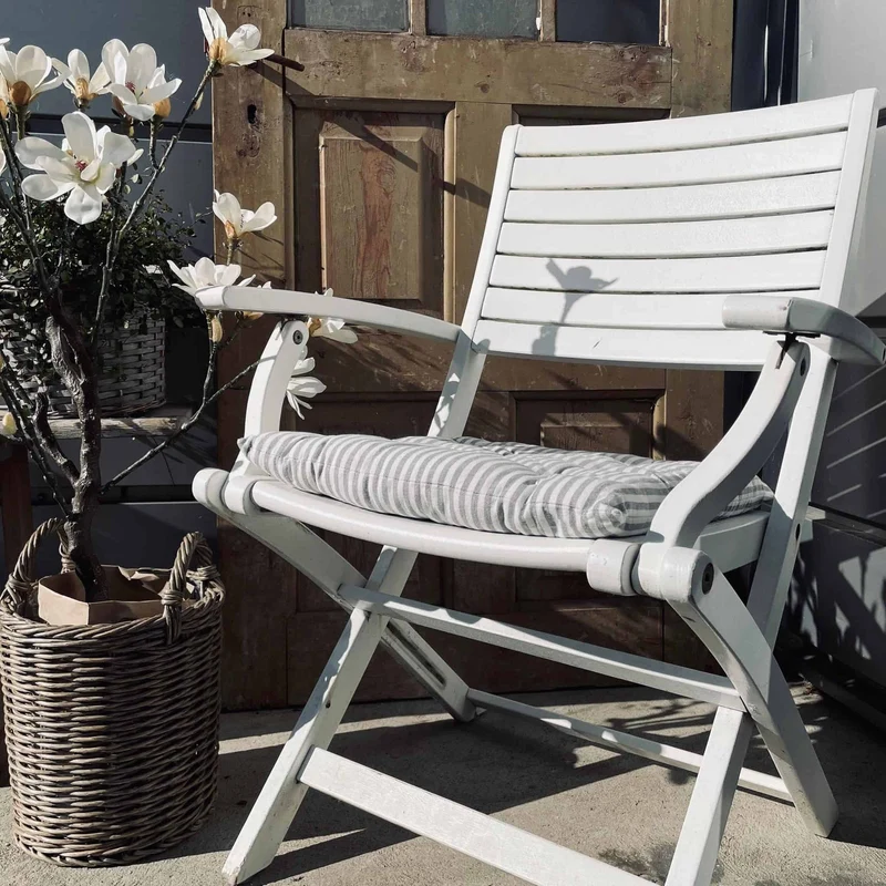 Futon-Gartenkissen – Grau / Weiß 40×40 – Milchbubenstreifen