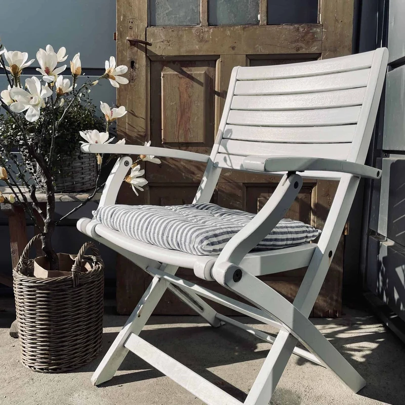 Futon-Gartenkissen – Grau / Weiß 40×40 – Milchbubenstreifen