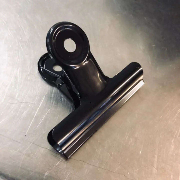 Große Metallklammer - Schwarz