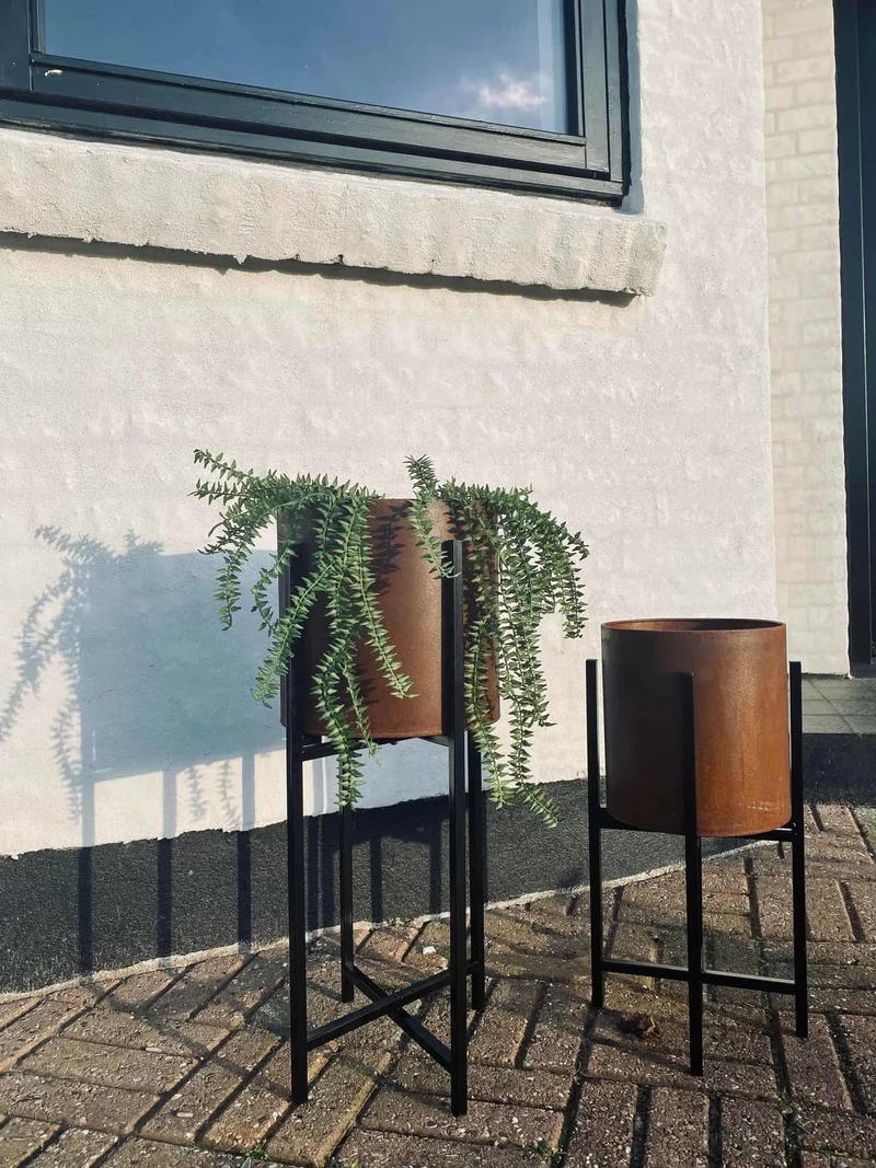 Pflanzkasten-Set (2er) – Rost mit schwarzen Beinen – Runder Topf