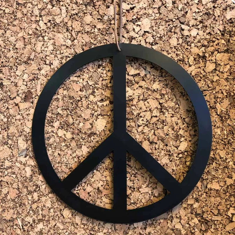 Peace-Zeichen mit Lederschnur - Large