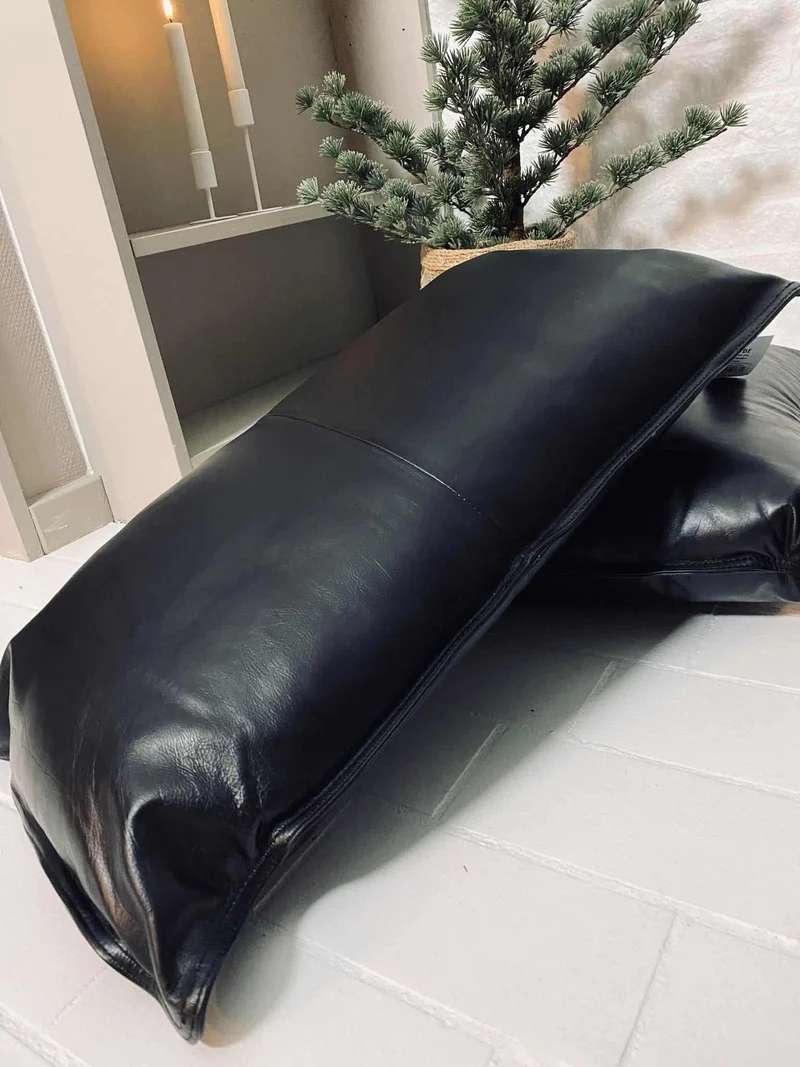 Kissen aus schwarzem Leder – 35x65 cm