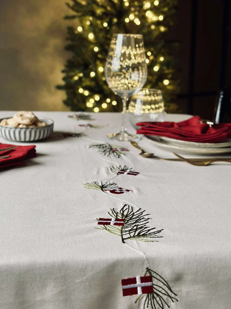 Weihnachtstischdecke 140 x 240 - Dänische Weihnacht mit Flaggen und Weihnachtsherzen