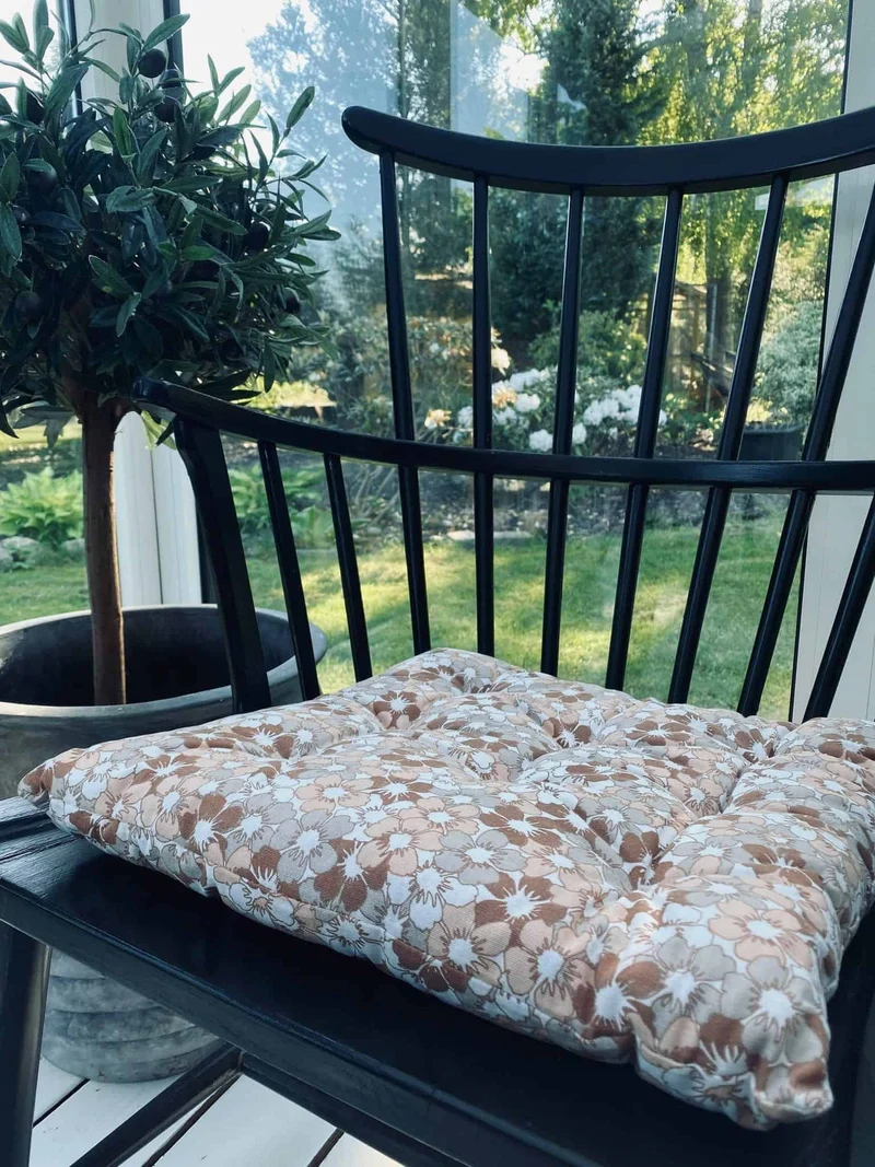 Futon-Kissen – Blumenmuster in Rosttönen 40×40