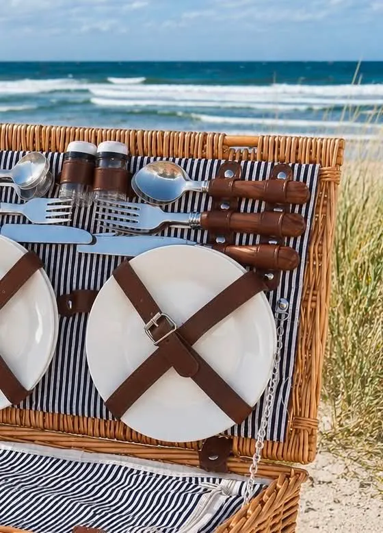 Picknickkorb mit Inhalt für 4 Personen - DELUXE