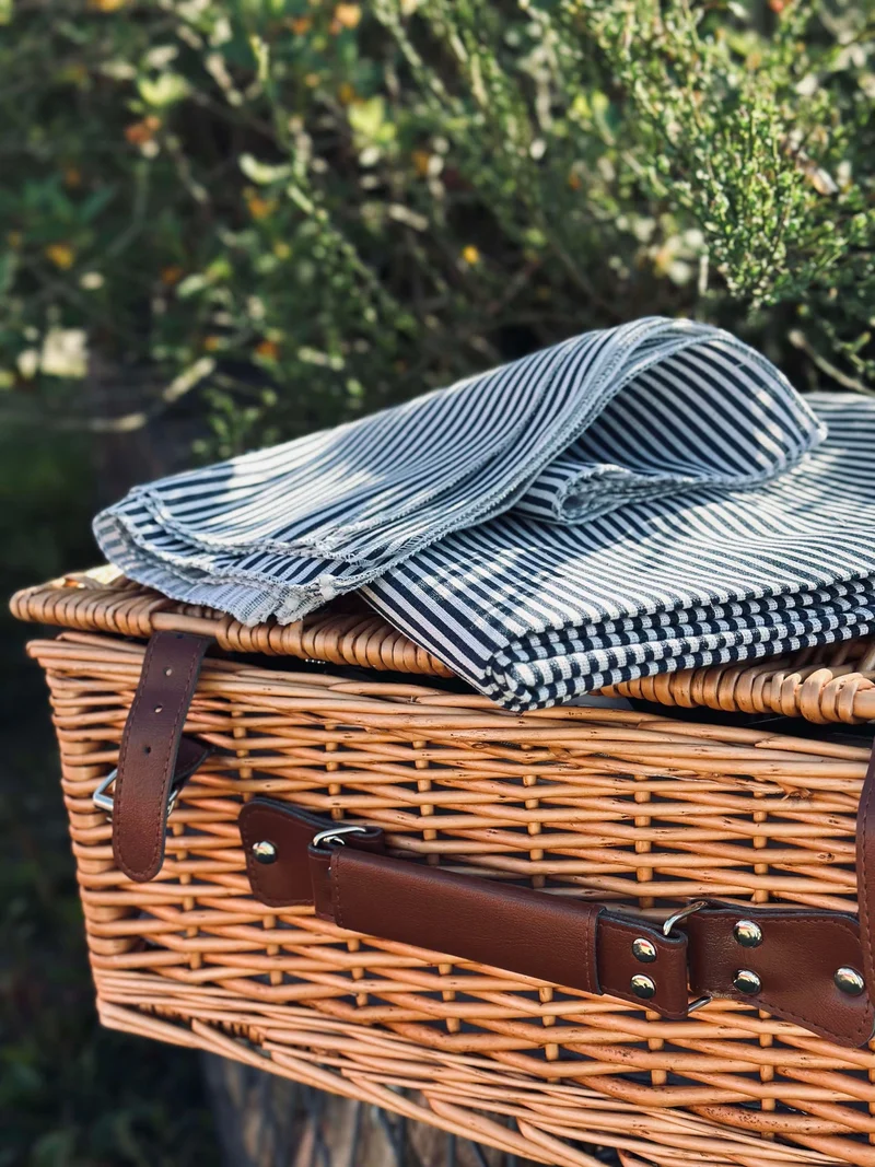 Picknickkorb mit Inhalt für 4 Personen - DELUXE