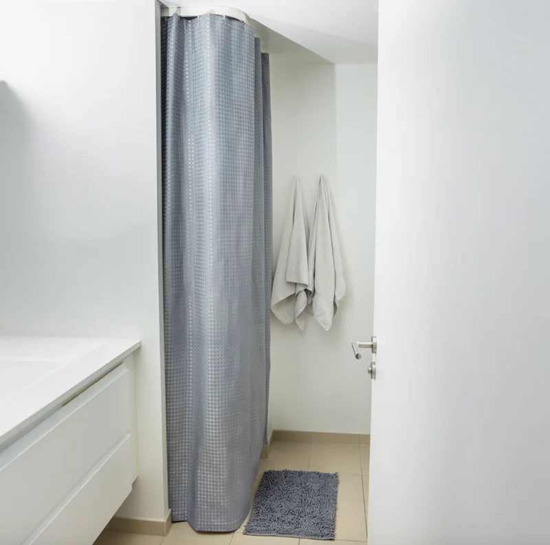 Badezimmer-Set: Duschvorhang & Badematte / Grau