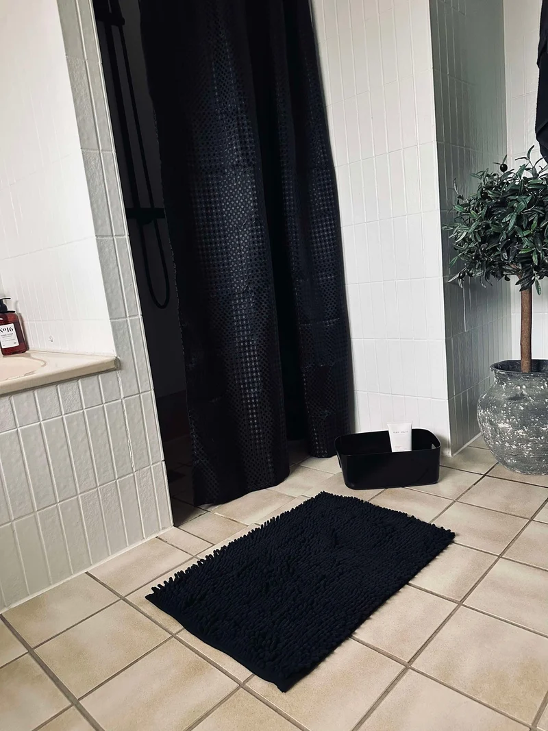 Badezimmer-Set: Duschvorhang & Badematte / Schwarz