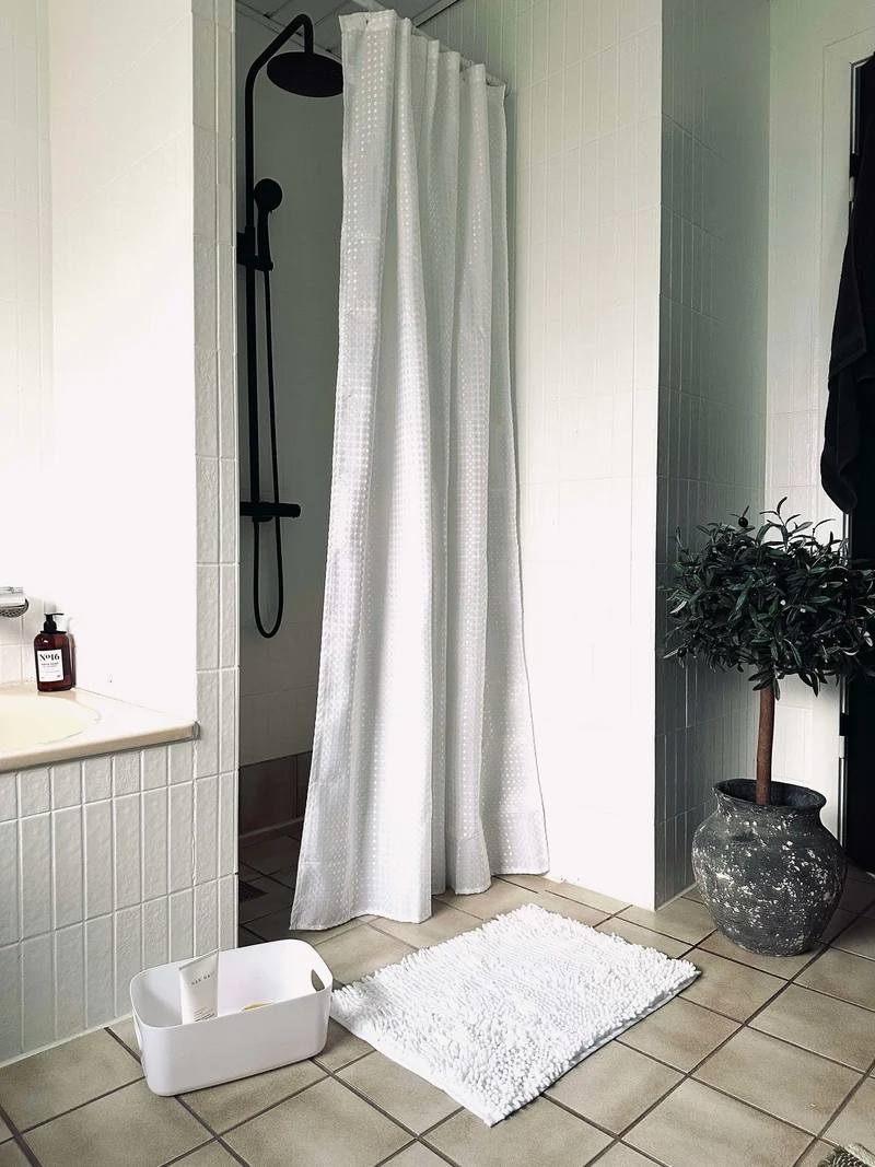 Badezimmer-Set: Duschvorhang & Badematte / Weiß